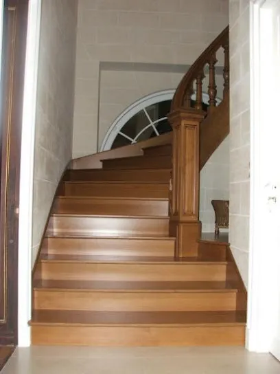 Photo de Borrod Associés Sarl - Escaliers sur mesure