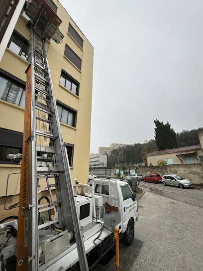 Photo de Monte charges Toulonnais - meuble - matériaux